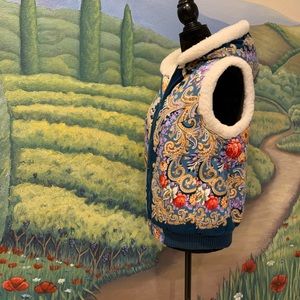 Stunning vest. 100% natural wool. Russian style.